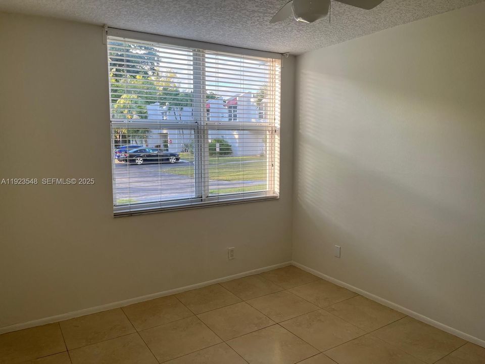 For Rent: $2,200 (2 beds, 2 baths, 1030 Square Feet)