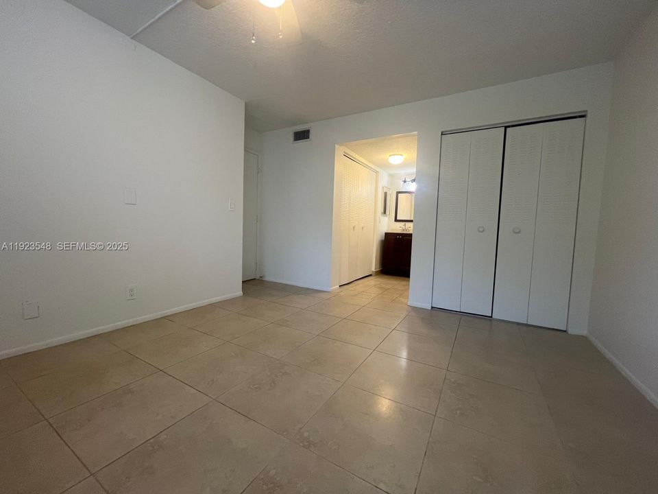 For Rent: $2,200 (2 beds, 2 baths, 1030 Square Feet)