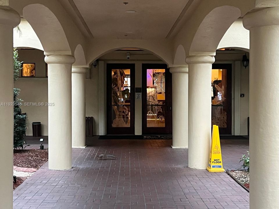 For Rent: $2,200 (2 beds, 2 baths, 1030 Square Feet)