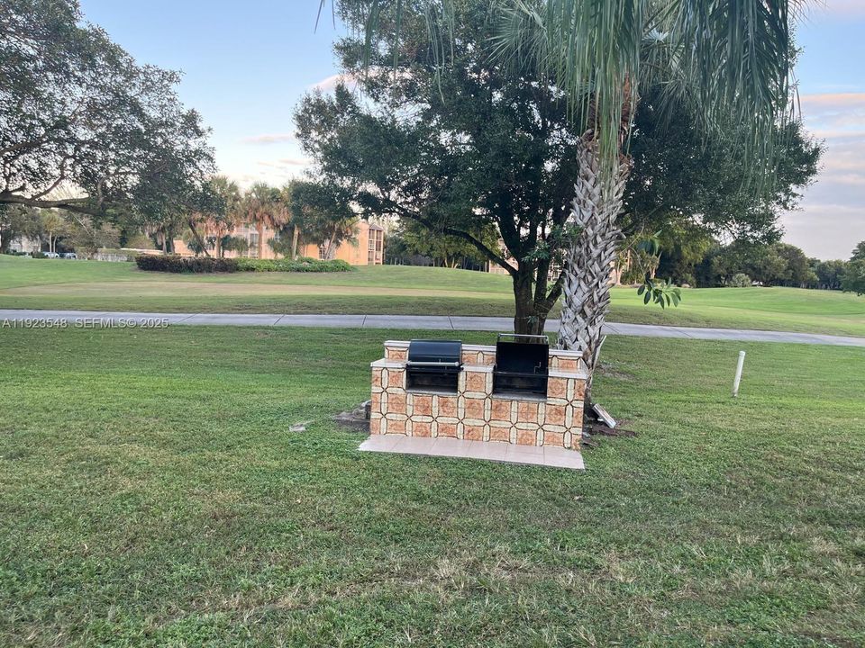 For Rent: $2,200 (2 beds, 2 baths, 1030 Square Feet)