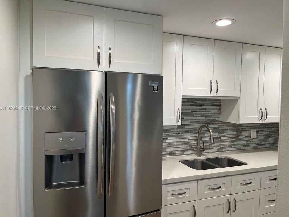 For Rent: $2,200 (2 beds, 2 baths, 1030 Square Feet)