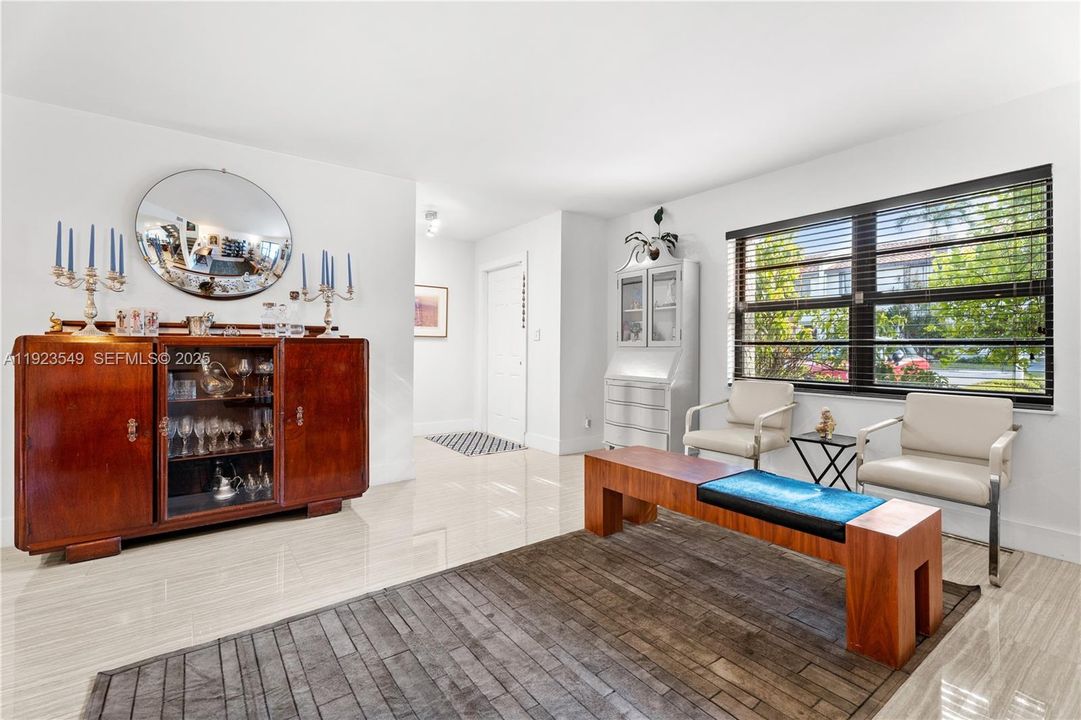 DEN (easy to enclose for a 3rd bedroom)