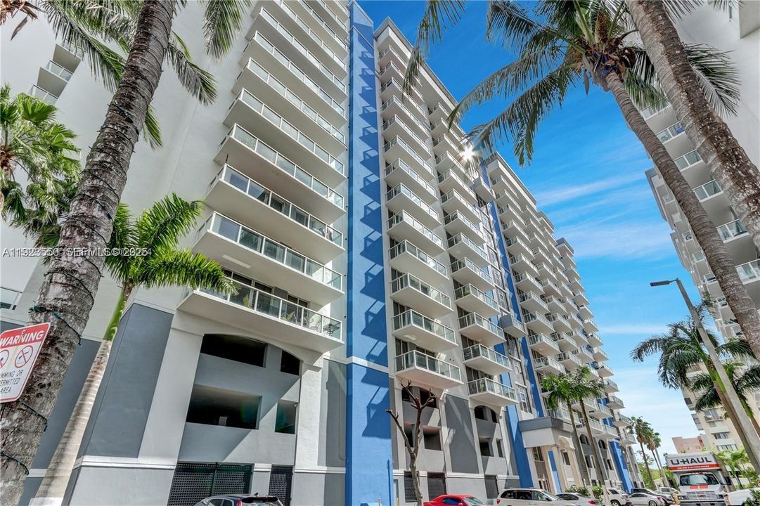 В аренду: $2,350 (2 спален, 1 ванн, 866 Квадратных фут)