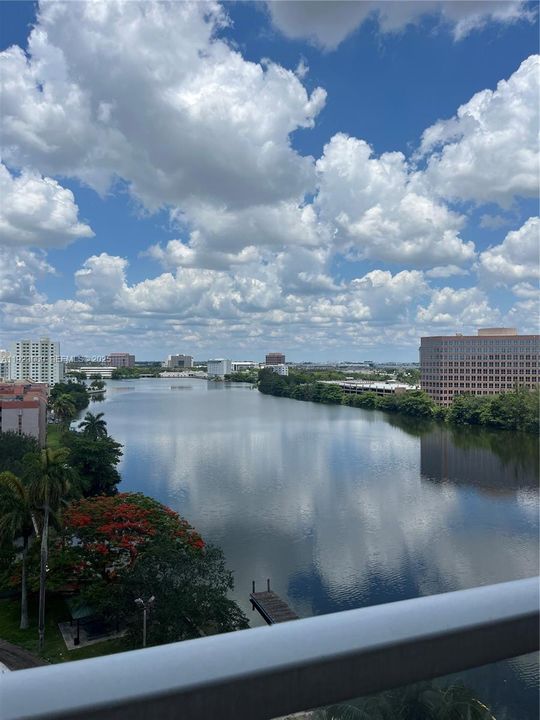 В аренду: $2,350 (2 спален, 1 ванн, 866 Квадратных фут)