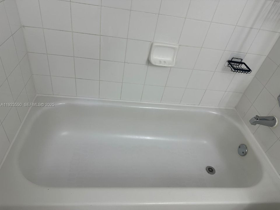 В аренду: $2,350 (2 спален, 1 ванн, 866 Квадратных фут)