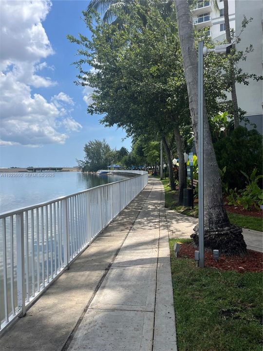 В аренду: $2,350 (2 спален, 1 ванн, 866 Квадратных фут)