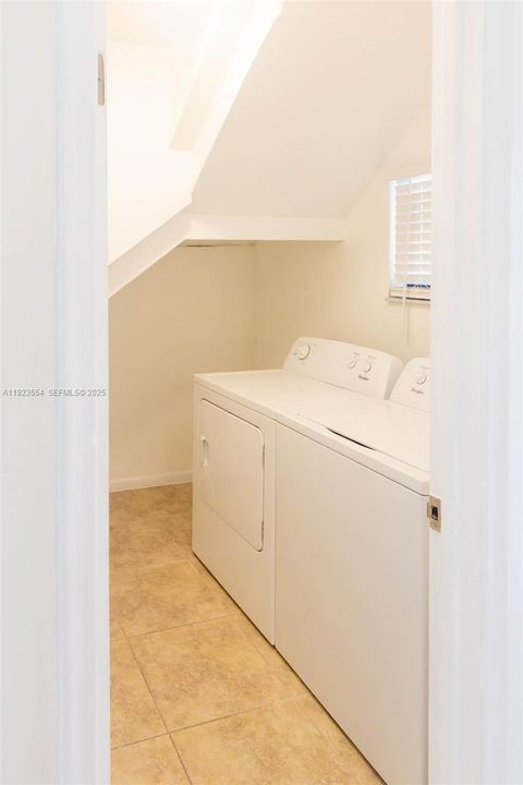 出租: $3,100 (3 贝兹, 2 浴室, 1445 平方英尺)