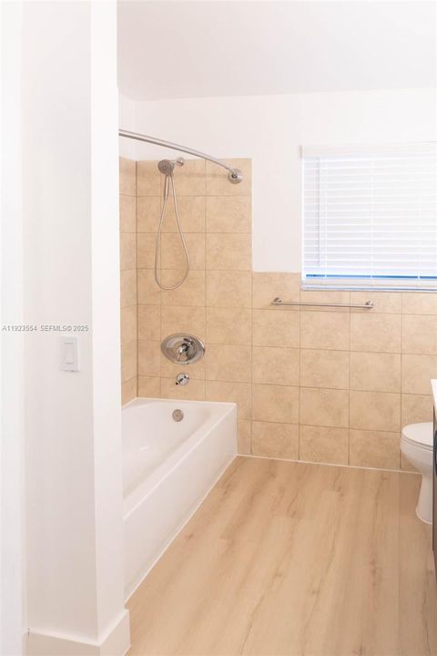 出租: $3,100 (3 贝兹, 2 浴室, 1445 平方英尺)