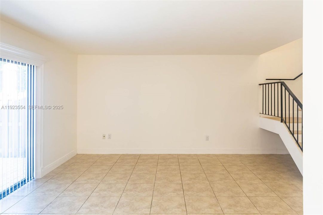 出租: $3,100 (3 贝兹, 2 浴室, 1445 平方英尺)