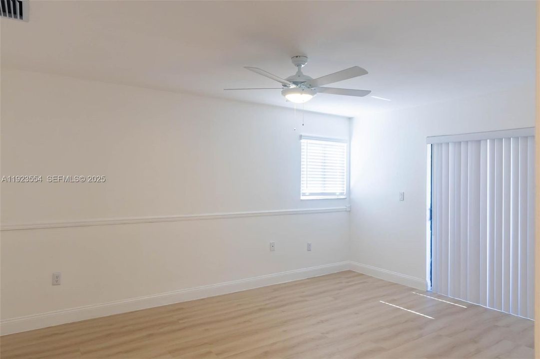 出租: $3,100 (3 贝兹, 2 浴室, 1445 平方英尺)