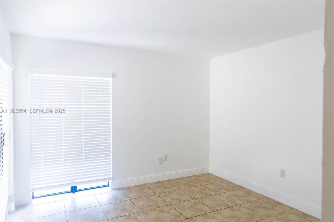 出租: $3,100 (3 贝兹, 2 浴室, 1445 平方英尺)