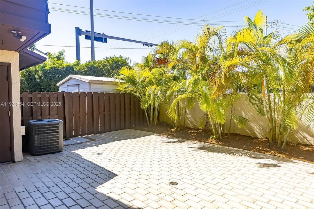 出租: $3,100 (3 贝兹, 2 浴室, 1445 平方英尺)