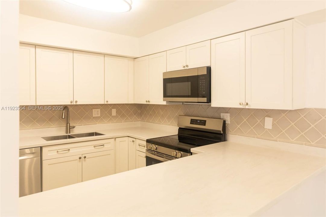 出租: $3,100 (3 贝兹, 2 浴室, 1445 平方英尺)