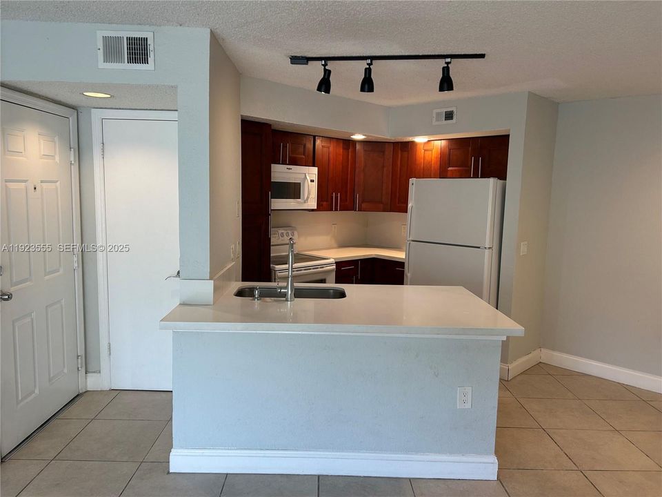 For Rent: $2,100 (2 beds, 2 baths, 1065 Square Feet)
