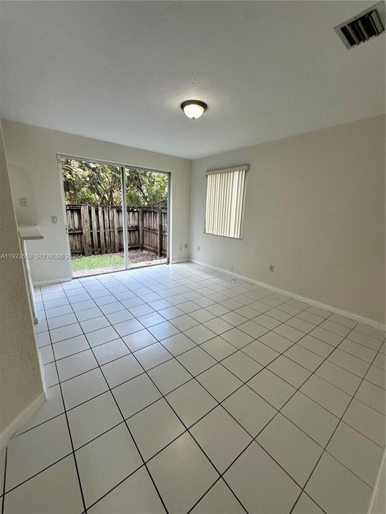 В аренду: $2,500 (4 спален, 3 ванн, 1423 Квадратных фут)