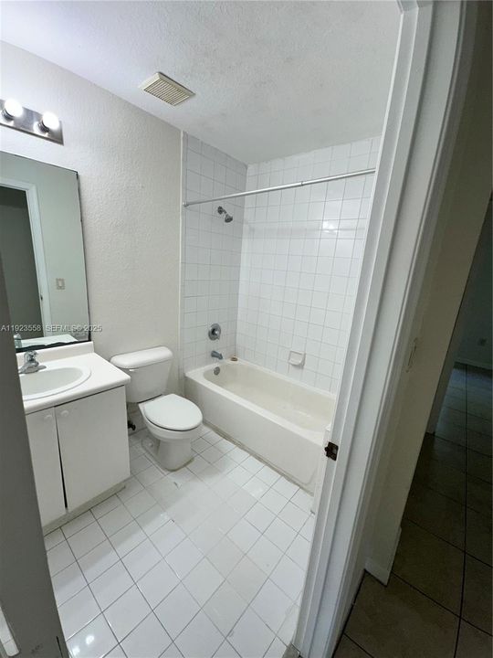 В аренду: $2,500 (4 спален, 3 ванн, 1423 Квадратных фут)