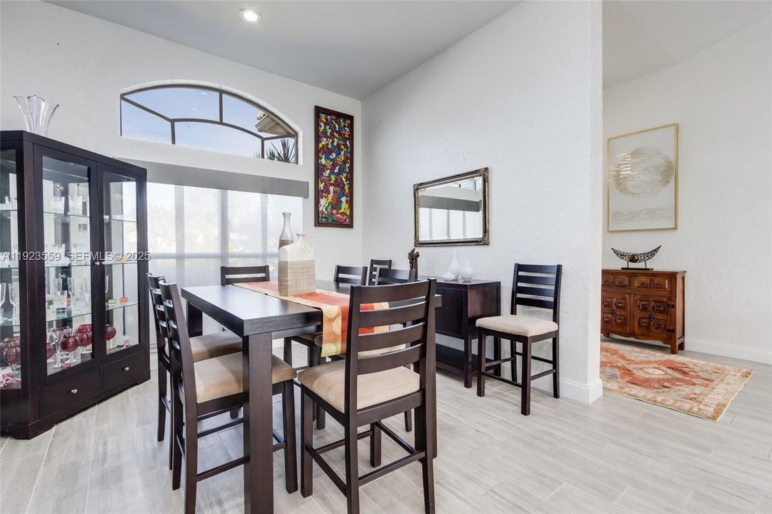 For Rent: $10,850 (3 beds, 3 baths, 2526 Square Feet)