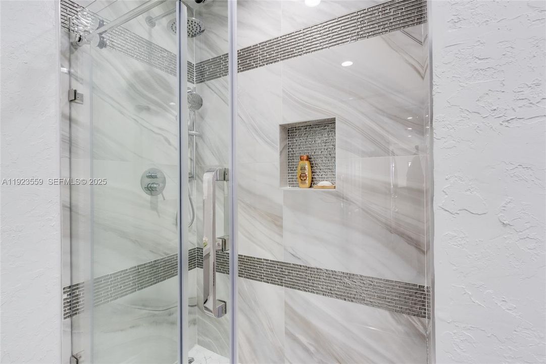 For Rent: $10,850 (3 beds, 3 baths, 2526 Square Feet)