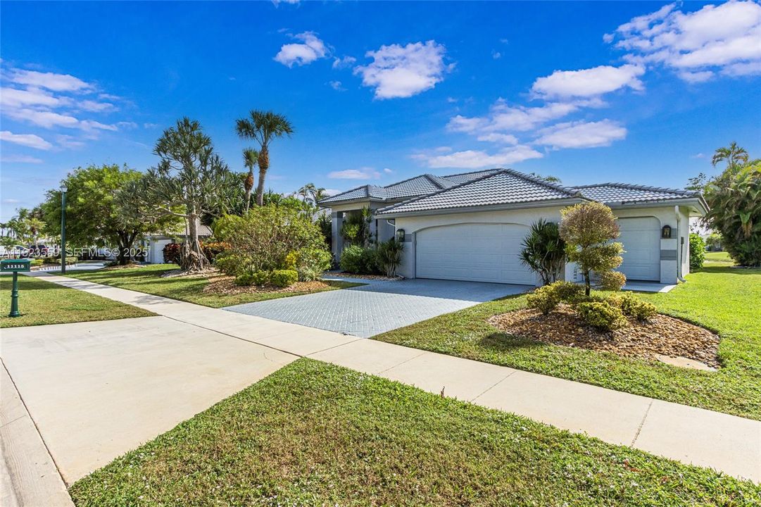 For Rent: $10,850 (3 beds, 3 baths, 2526 Square Feet)