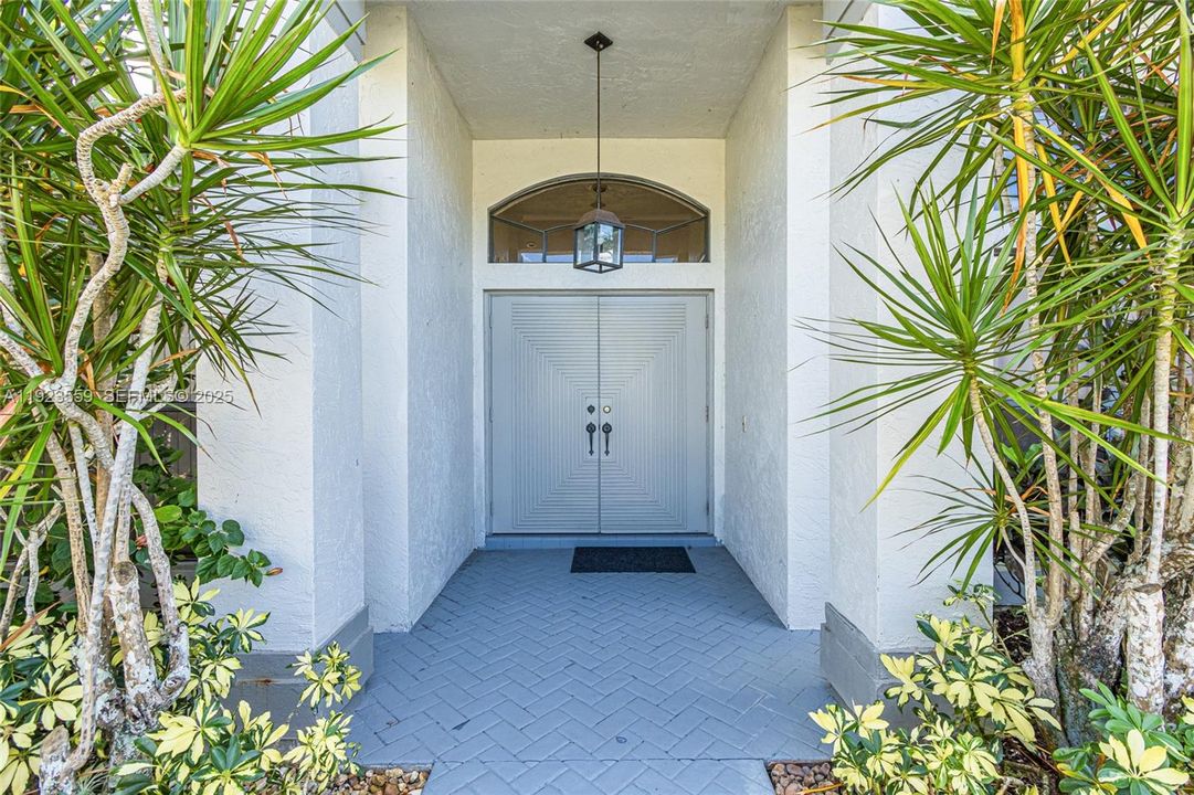 For Rent: $10,850 (3 beds, 3 baths, 2526 Square Feet)