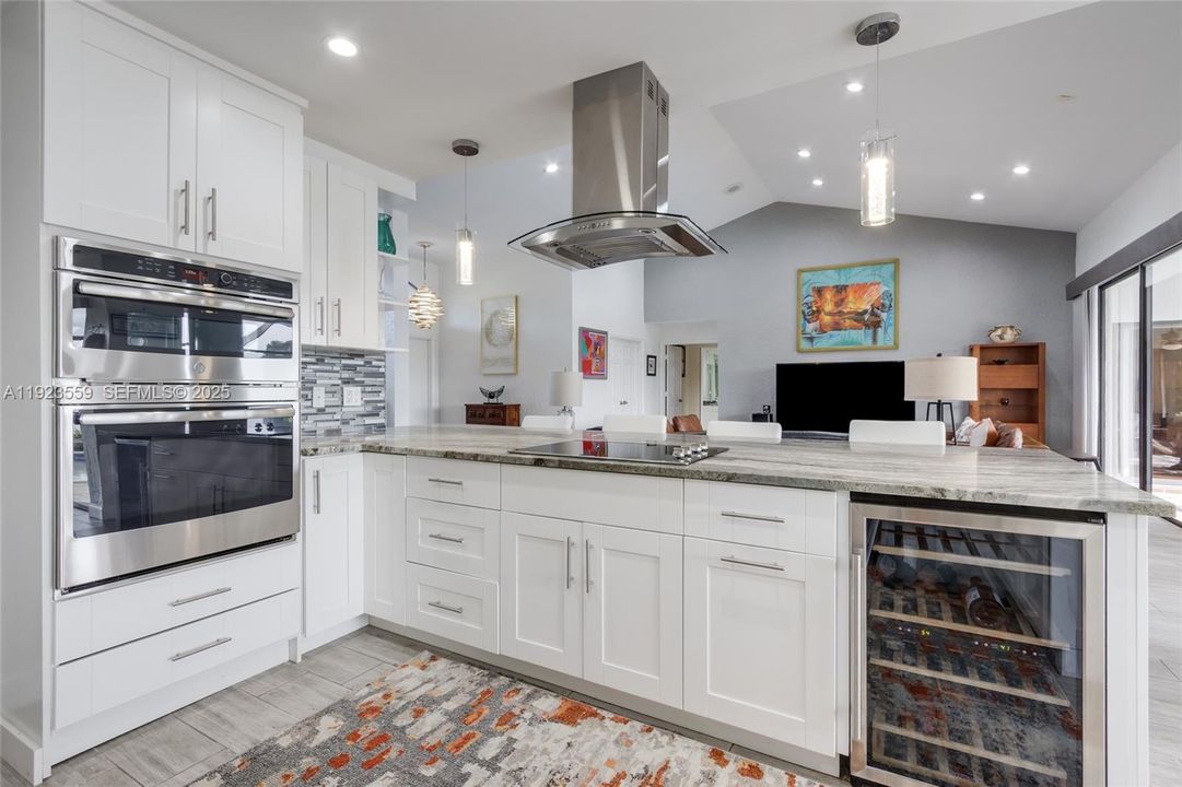 For Rent: $10,850 (3 beds, 3 baths, 2526 Square Feet)