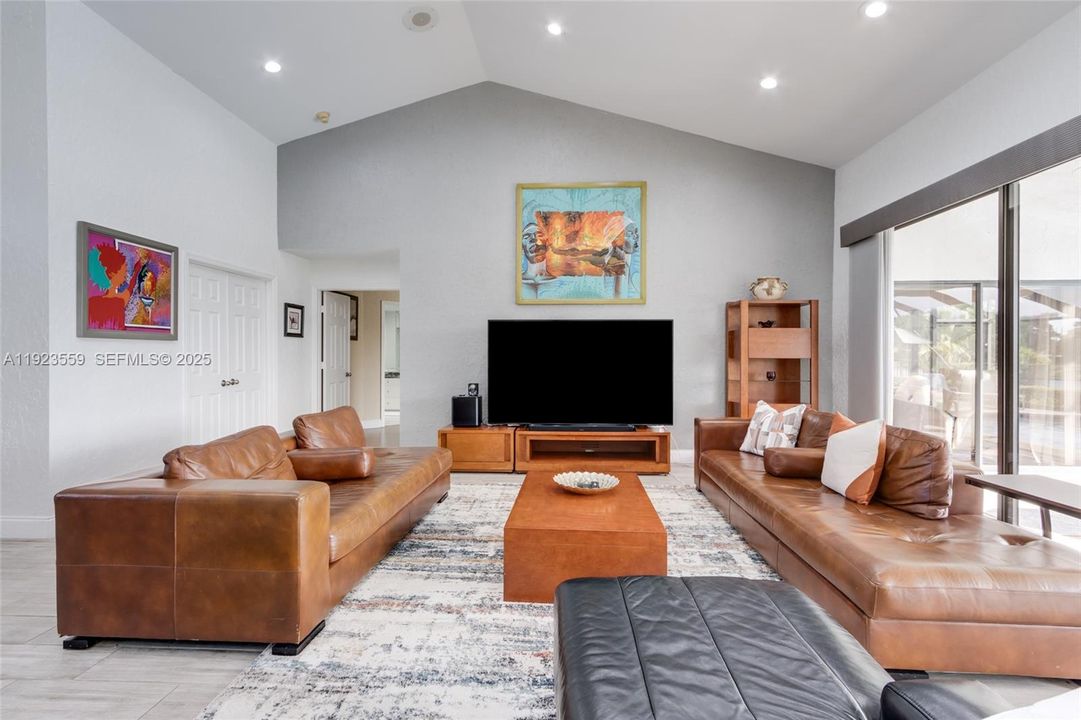 For Rent: $10,850 (3 beds, 3 baths, 2526 Square Feet)