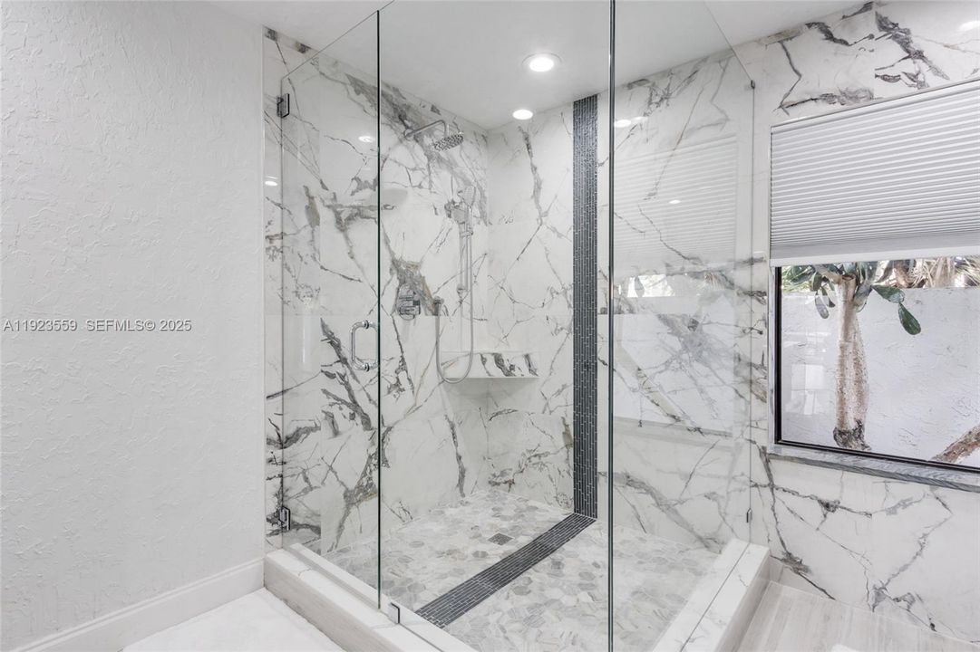 For Rent: $10,850 (3 beds, 3 baths, 2526 Square Feet)