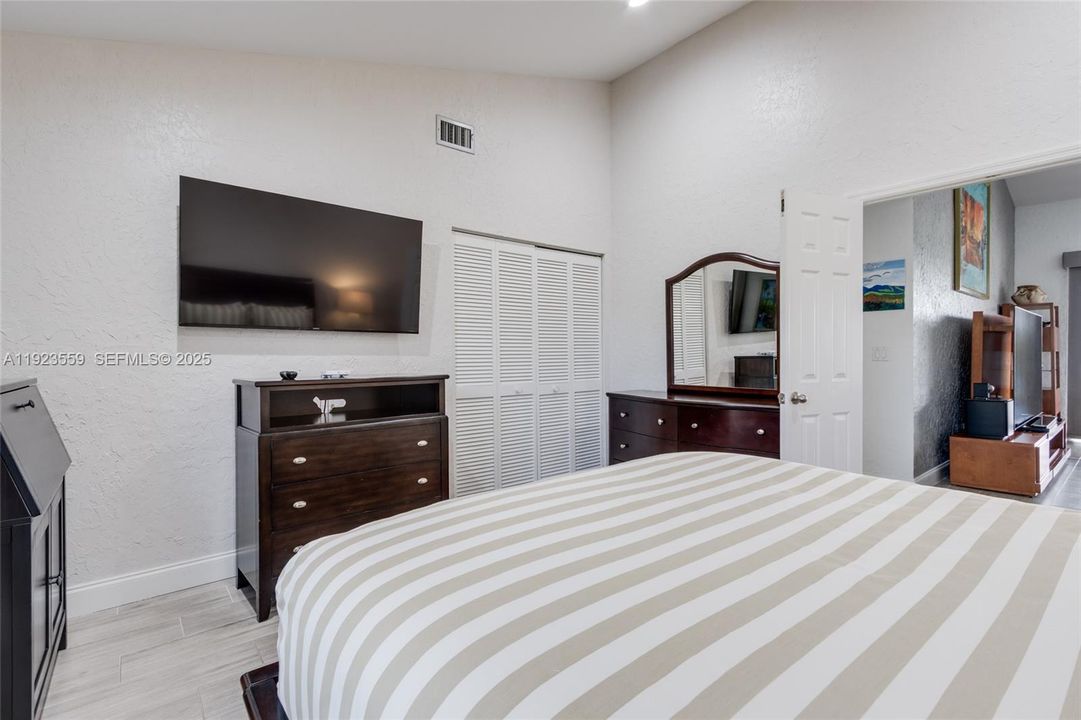 For Rent: $10,850 (3 beds, 3 baths, 2526 Square Feet)