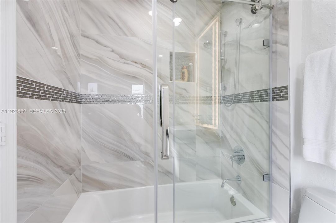 For Rent: $10,850 (3 beds, 3 baths, 2526 Square Feet)