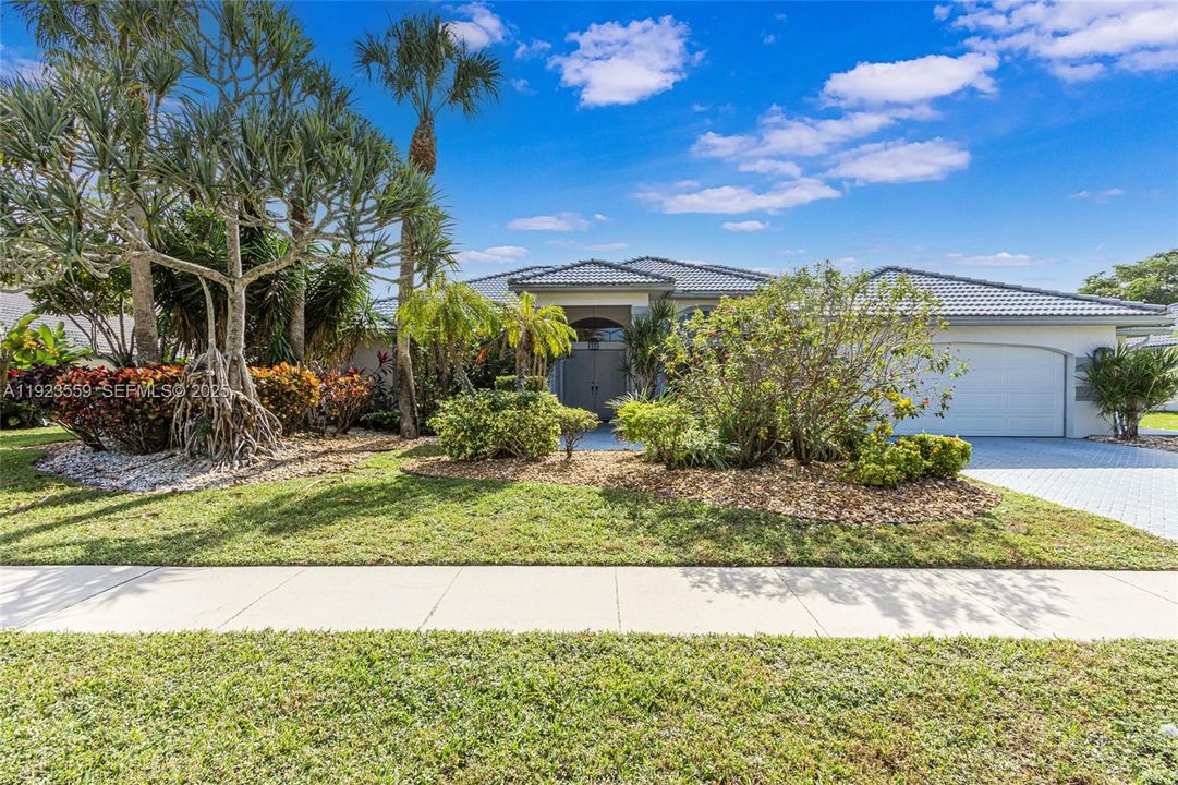 For Rent: $10,850 (3 beds, 3 baths, 2526 Square Feet)