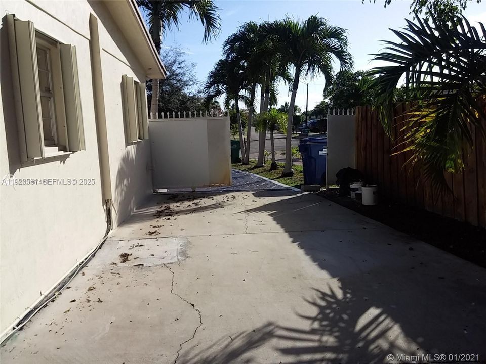 For Rent: $3,900 (4 beds, 3 baths, 1910 Square Feet)