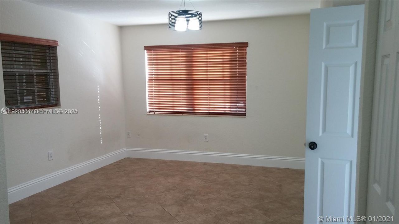 For Rent: $3,900 (4 beds, 3 baths, 1910 Square Feet)