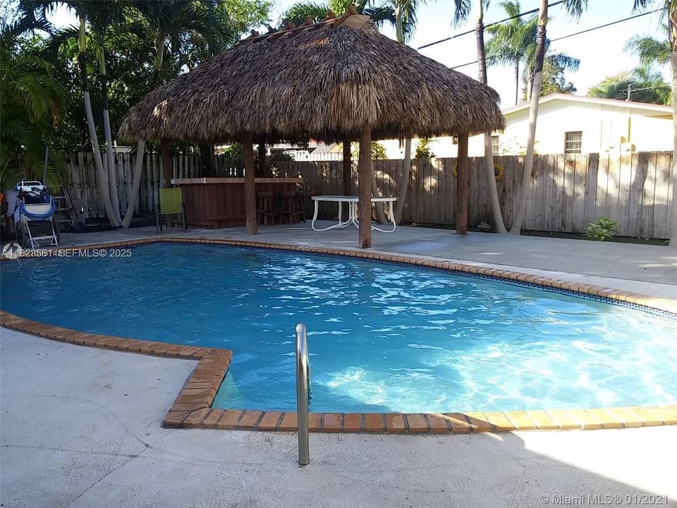 For Rent: $3,900 (4 beds, 3 baths, 1910 Square Feet)