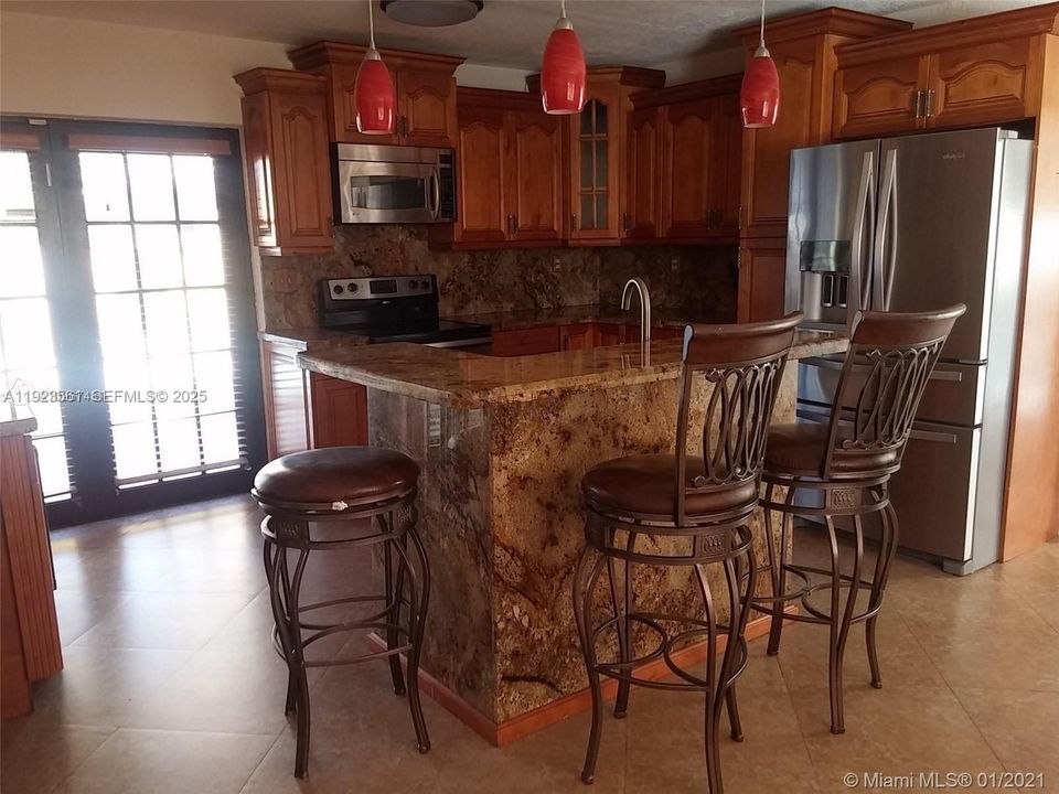 For Rent: $3,900 (4 beds, 3 baths, 1910 Square Feet)