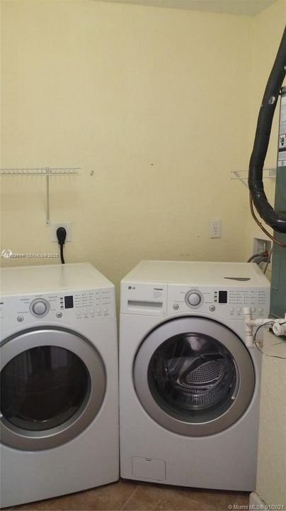 For Rent: $3,900 (4 beds, 3 baths, 1910 Square Feet)