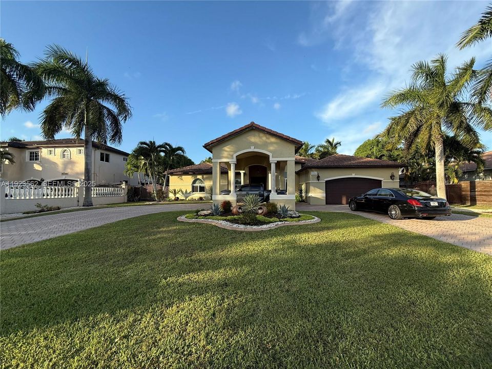 На продажу: $1,200,000 (5 спален, 4 ванн, 3363 Квадратных фут)