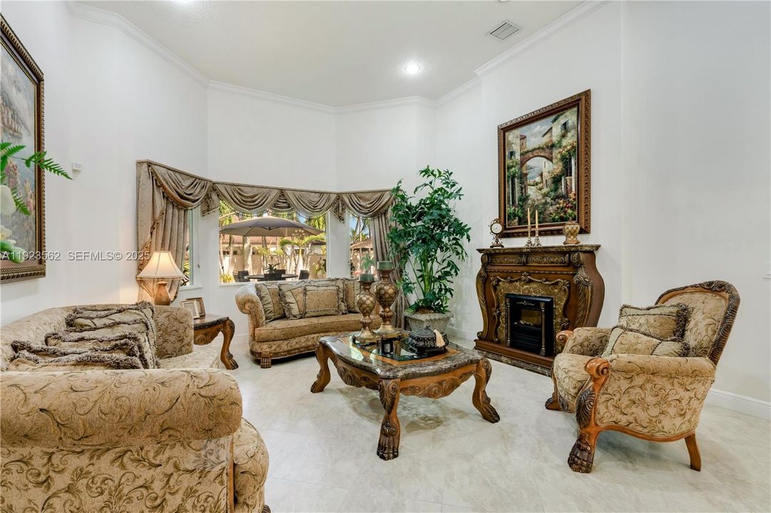 Под контрактом: $1,200,000 (5 спален, 4 ванн, 3363 Квадратных фут)