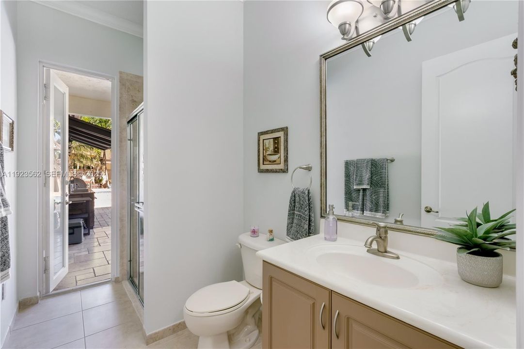 Под контрактом: $1,200,000 (5 спален, 4 ванн, 3363 Квадратных фут)