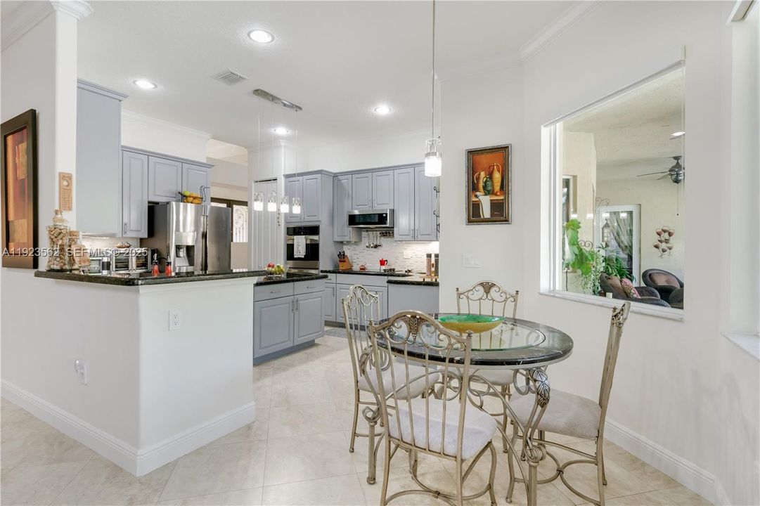 Под контрактом: $1,200,000 (5 спален, 4 ванн, 3363 Квадратных фут)