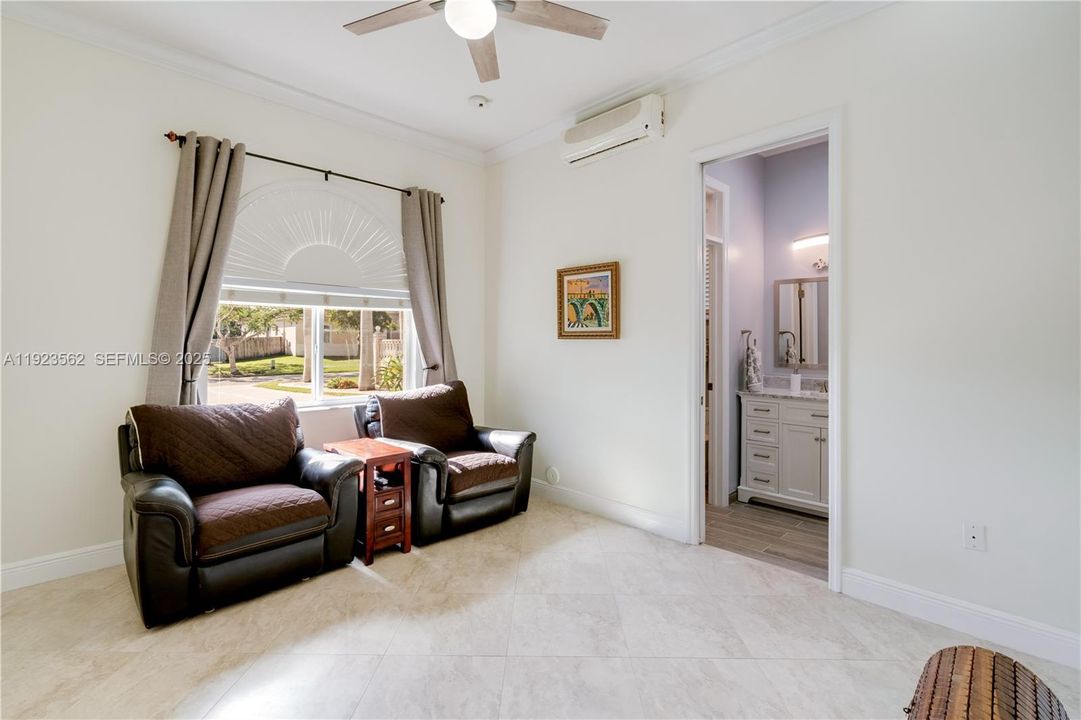 Под контрактом: $1,200,000 (5 спален, 4 ванн, 3363 Квадратных фут)