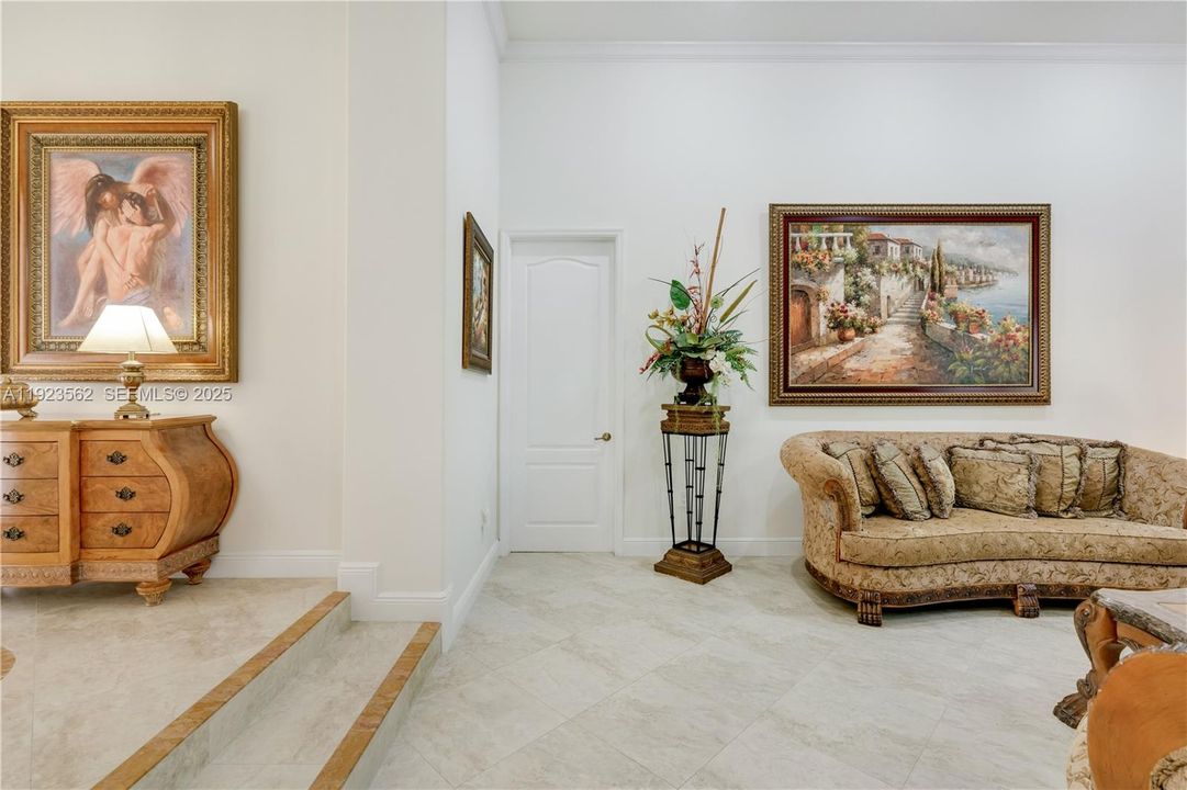 Под контрактом: $1,200,000 (5 спален, 4 ванн, 3363 Квадратных фут)