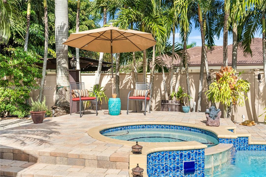 Под контрактом: $1,200,000 (5 спален, 4 ванн, 3363 Квадратных фут)