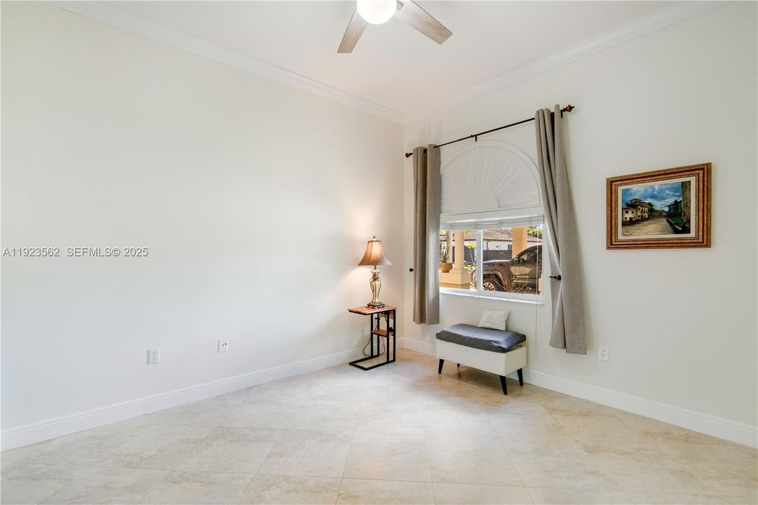 Под контрактом: $1,200,000 (5 спален, 4 ванн, 3363 Квадратных фут)