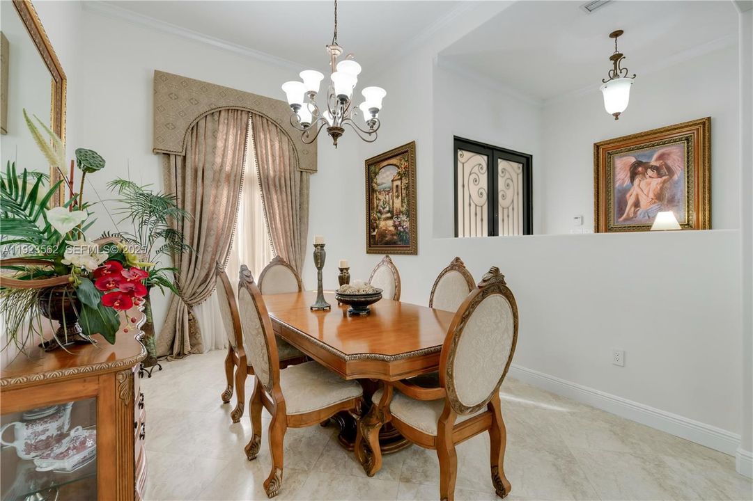 Под контрактом: $1,200,000 (5 спален, 4 ванн, 3363 Квадратных фут)