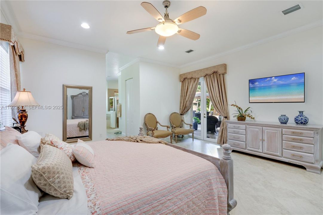 Под контрактом: $1,200,000 (5 спален, 4 ванн, 3363 Квадратных фут)