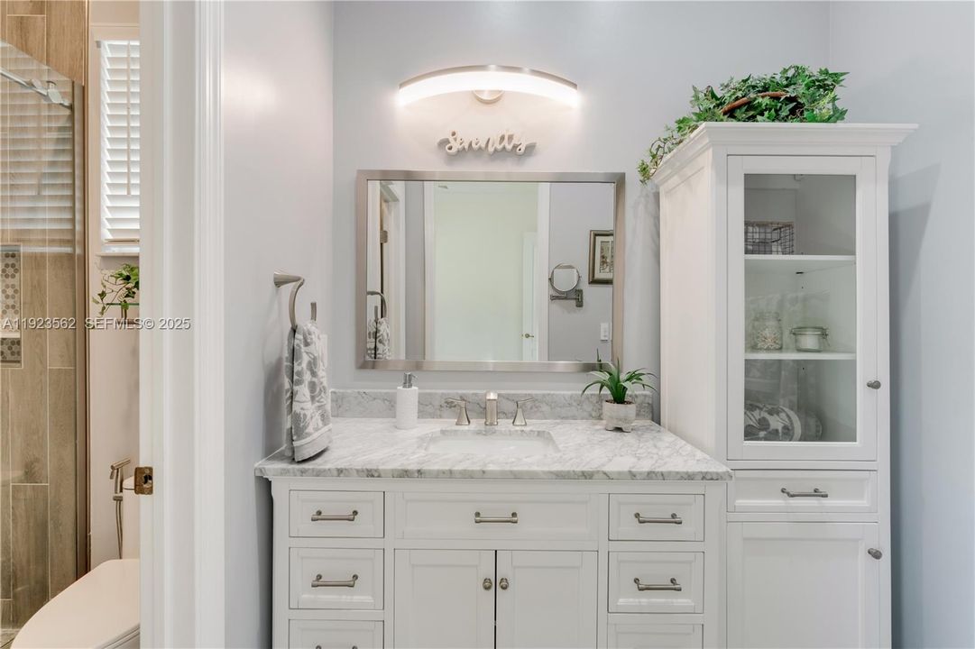 Под контрактом: $1,200,000 (5 спален, 4 ванн, 3363 Квадратных фут)