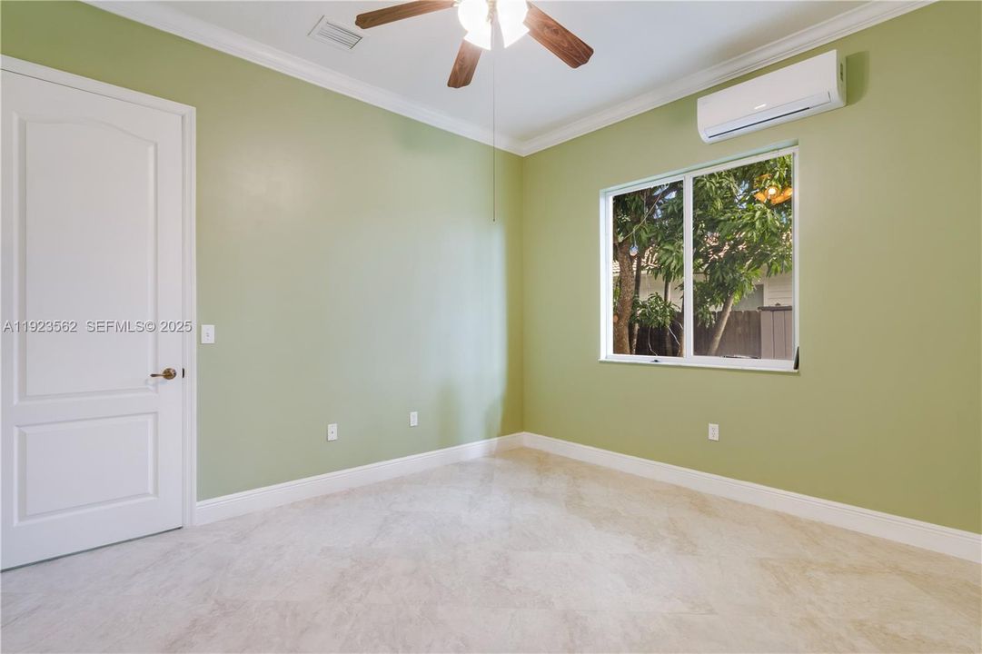 Под контрактом: $1,200,000 (5 спален, 4 ванн, 3363 Квадратных фут)