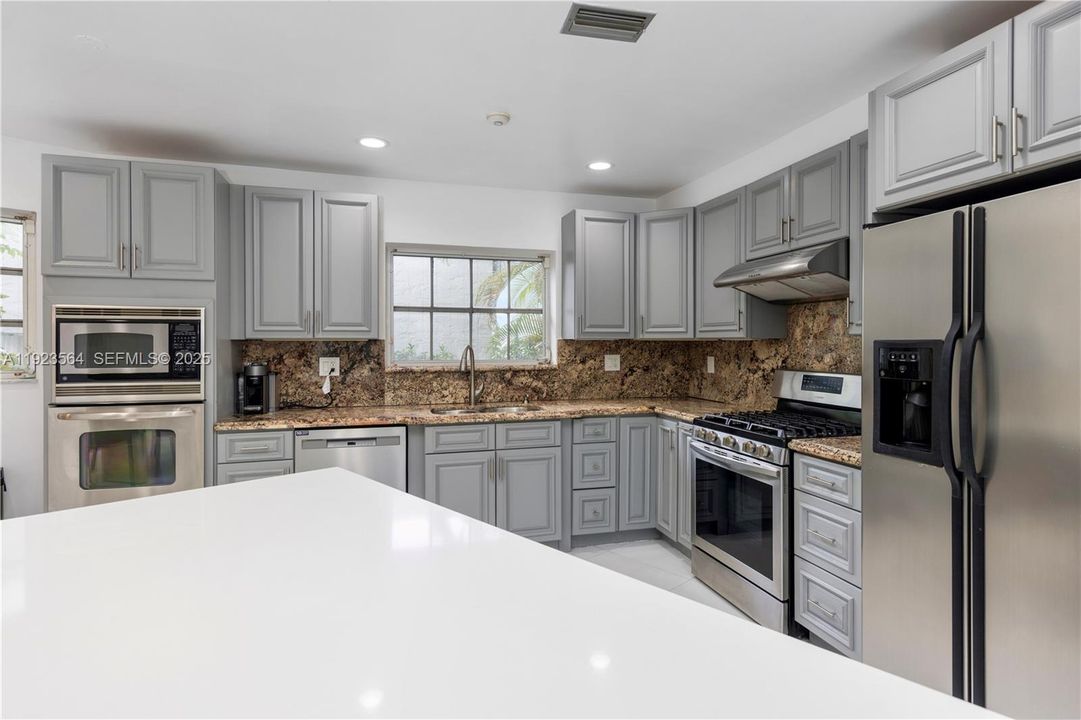 For Sale: $2,600,000 (4 beds, 3 baths, 2787 Square Feet)