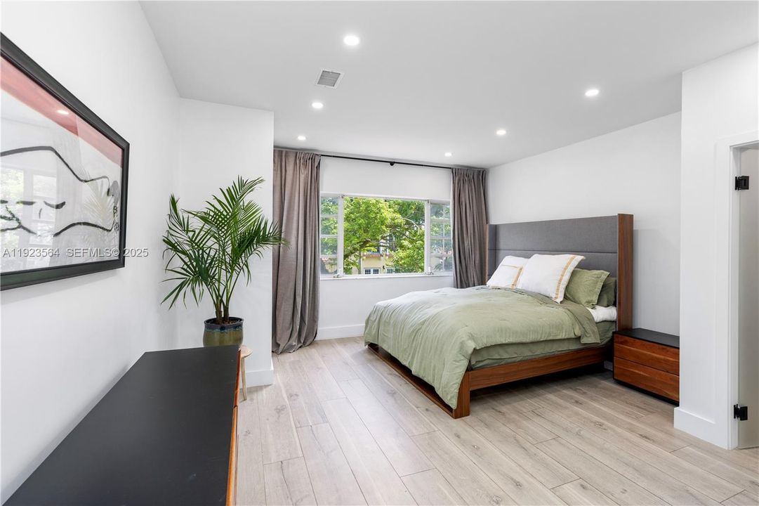 For Sale: $2,600,000 (4 beds, 3 baths, 2787 Square Feet)