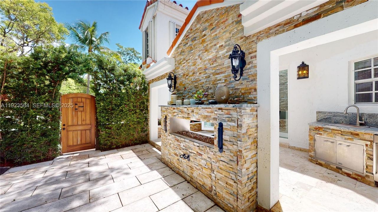 For Sale: $2,600,000 (4 beds, 3 baths, 2787 Square Feet)